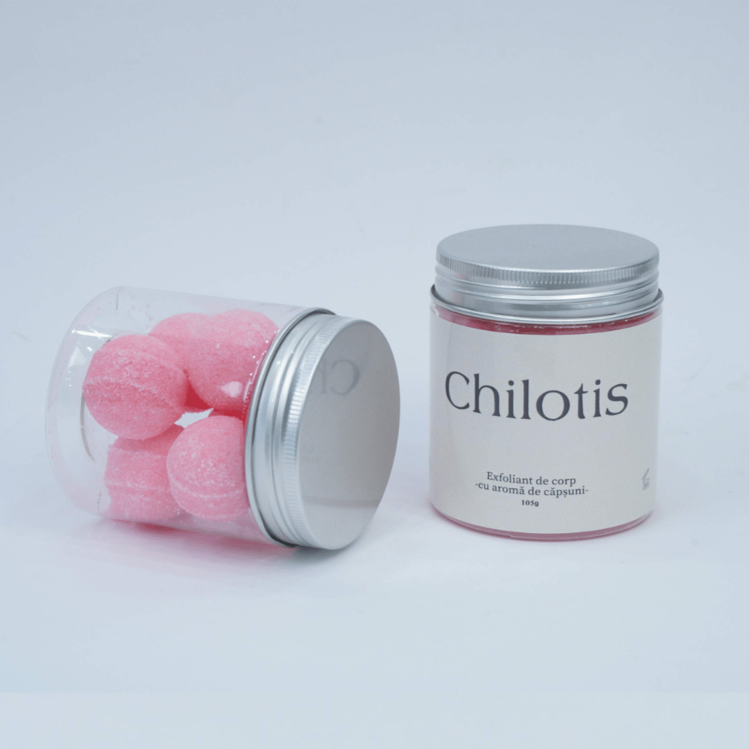 Obtine o piele fina ca matasea cu ajutorul exfoliantului de corp Chilotis cu aroma de capsuni. Descopera un exfoliant de corp delicios cu aroma dulce a capsunilor! Fiecare bila de scrub fina si delicata din acest produs este conceputa in marimea perfecta pentru o utilizare si a indeparta celulele moarte ale pielii si a-i conferi o textura catifelata si neteda. Comanda online scrub de corp.