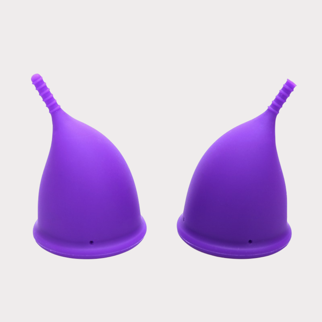 Costurile menstruale pot fi scăzute și fără deșeuri cu cupa pentru menstruație reutilizabilă de pe Chilotis.com. Aceasta este fabricată din silicon medicinal de înaltă calitate și are un design ergonomic pentru a se potrivi confortabil în corpul tău. În plus, cupele pentru menstruatie sunt disponibile în mai multe dimensiuni pentru a se potrivi nevoilor tale individuale. Cupele pentru menstruație sunt o opțiune excelentă pentru femeile care doresc să reducă deșeurile și să economisească bani pe termen lung.