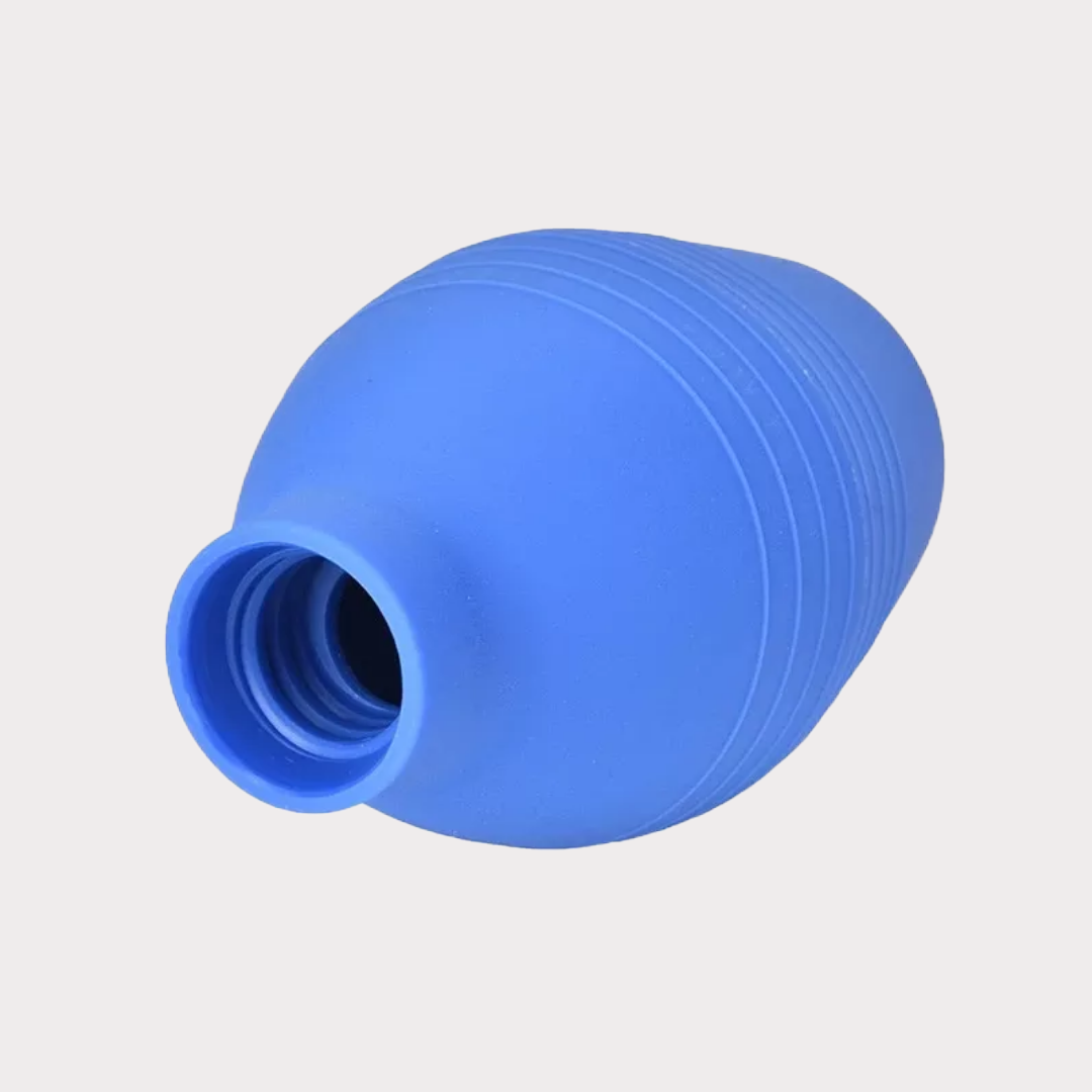 Un irigator vaginal este un dispozitiv medical utilizat pentru a curata si igieniza zona intima a femeilor. Acesta permite o igiena mai profunda si mai eficienta decat metodele traditionale. Un irigator vaginal poate fi util in cazul infectiilor vaginale sau al simptomelor neplacute precum mirosuri neplacute sau mancarimi. Alege un irigator vaginal de calitate pentru o igiena optima si confortul intregii tale zone intime.