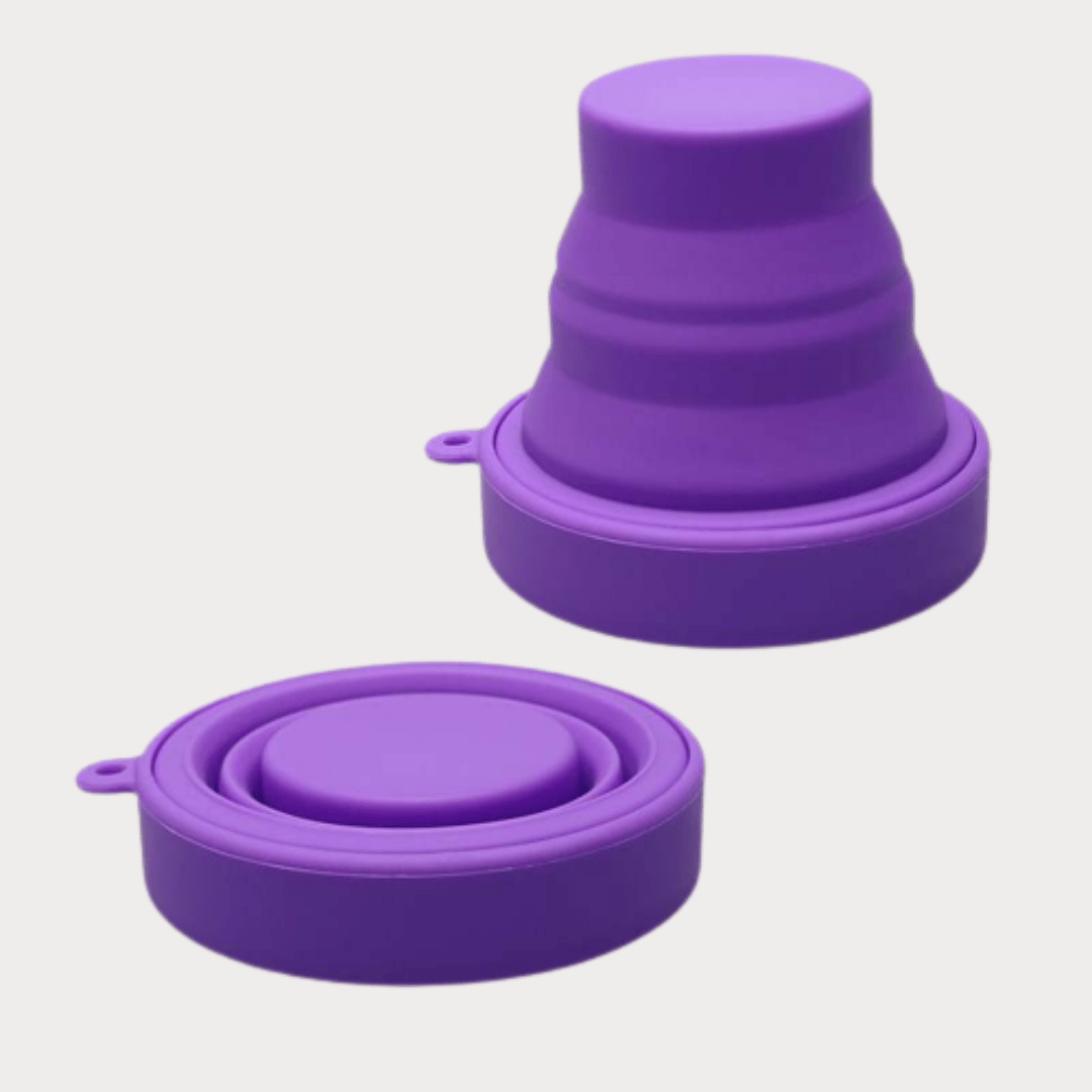 Sterilizarea cupei menstruale este esențială pentru menținerea igienei tale personale. Paharul pliabil pentru sterilizarea cupei menstruale este soluția perfectă pentru a face acest proces rapid și ușor. Acest pahar pliabil este compact și portabil, perfect pentru a fi transportat în orice călătorie. Acesta poate fi pliat pentru a economisi spațiu în geanta ta, iar designul său îl face ușor de utilizat.