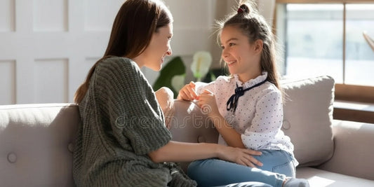 Ghid Complet pentru Prima Menstruație: Cum să-ți ajuți fiica să scape de stresul petelor la școală